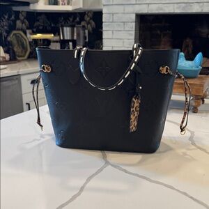 Genuine Leather Black Neverfull Tote with Side Ties EUC